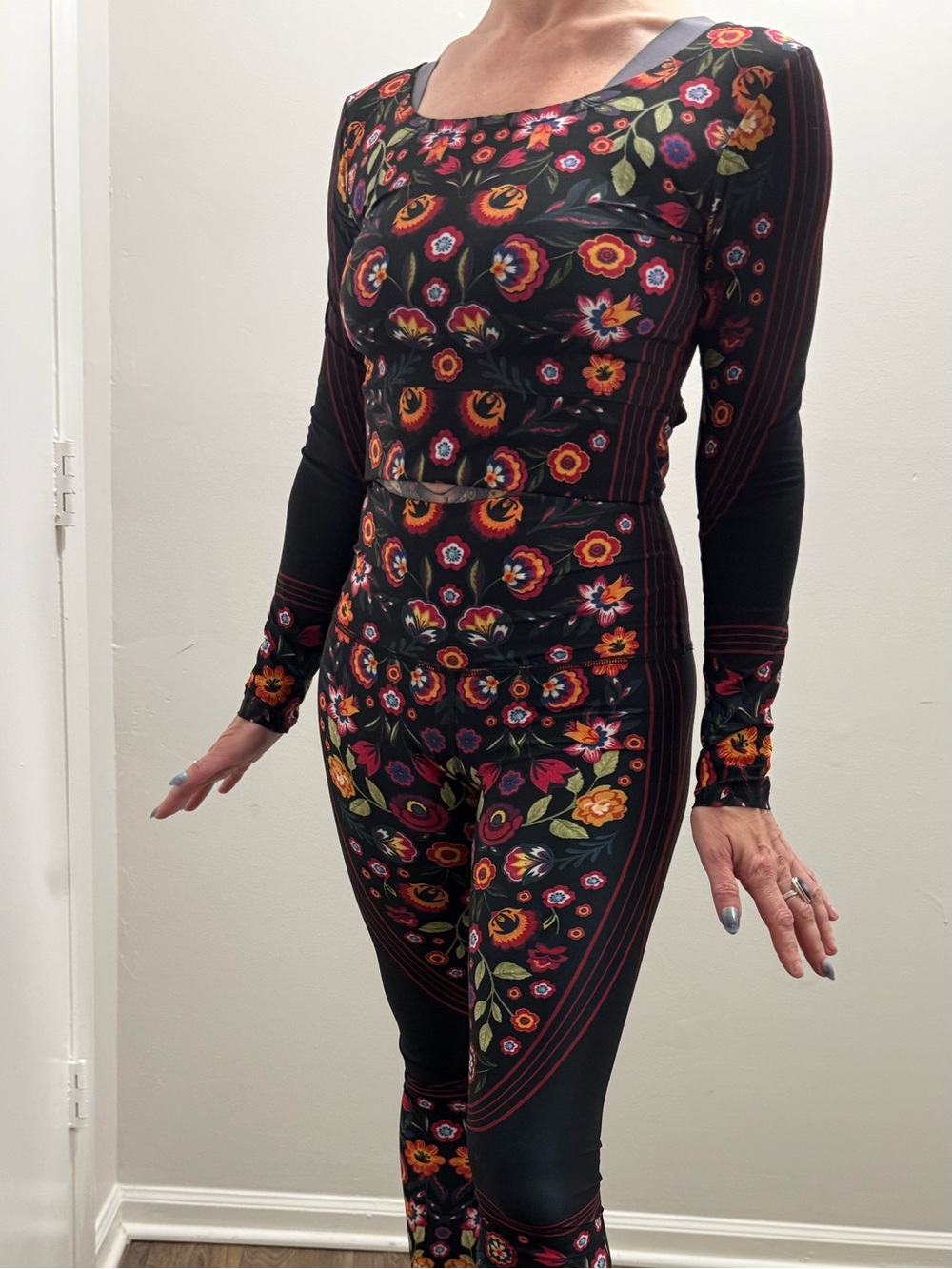 Yoga Democracy Ballet Barre Black Floral Long-Sleeve Crop Top w Tie Back Size S